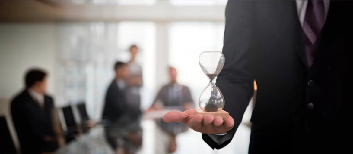 image of an hourglass